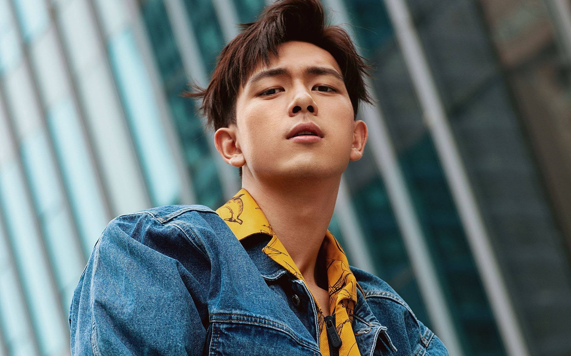 希腊女篮在欧洲锦标赛中连续夺冠，续写辉煌篇章，希腊女球迷